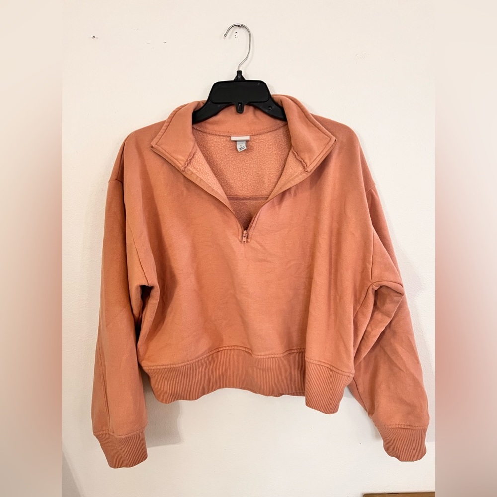 Cropped half zip sweater. Large
